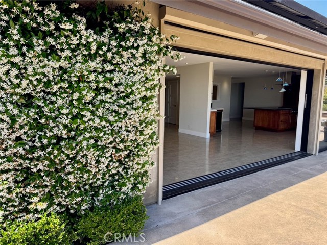 2745 Temple Hills Drive, Laguna Beach CA: https://media.crmls.org/medias/a66badde-ca54-487c-951d-e76c6fcbe5f8.jpg