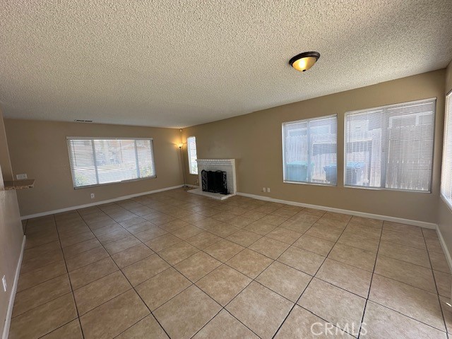 Detail Gallery Image 2 of 18 For 23599 Parkland Ave, Moreno Valley,  CA 92557 - 3 Beds | 2/1 Baths