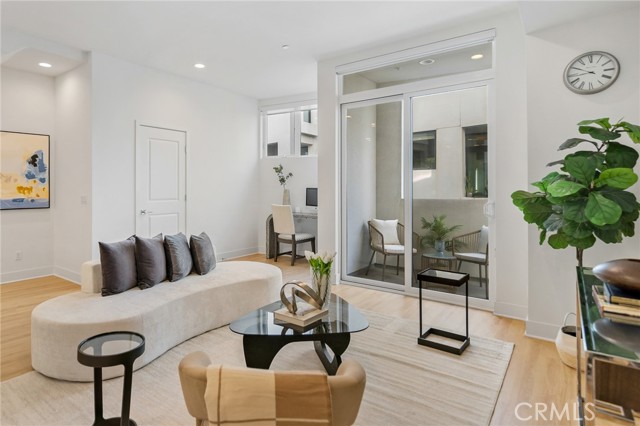 Detail Gallery Image 7 of 34 For 3306 Aria Ln, Los Angeles,  CA 90034 - 3 Beds | 3/1 Baths