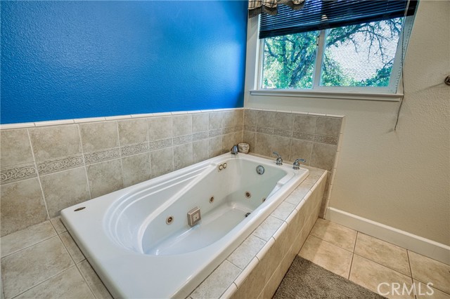 Detail Gallery Image 11 of 22 For 19220 Deer Hill Rd, Hidden Valley Lake,  CA 95467 - 3 Beds | 2/1 Baths