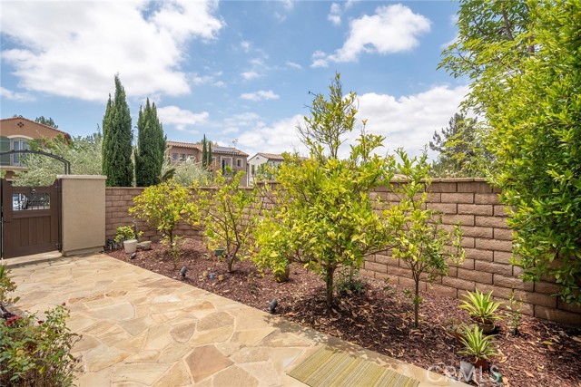 17 Lowland, Irvine CA: https://media.crmls.org/medias/a66f9908-743b-4b18-a3ac-fa059720dd2c.jpg