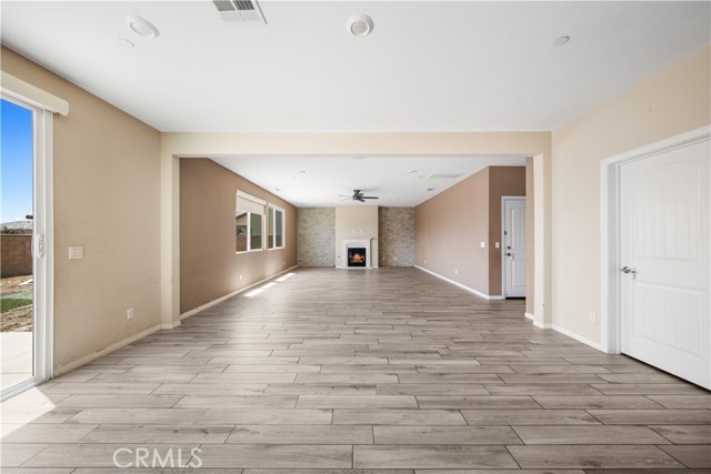 Detail Gallery Image 12 of 42 For 11836 Crossbill Way, Jurupa Valley,  CA 91752 - 5 Beds | 3 Baths