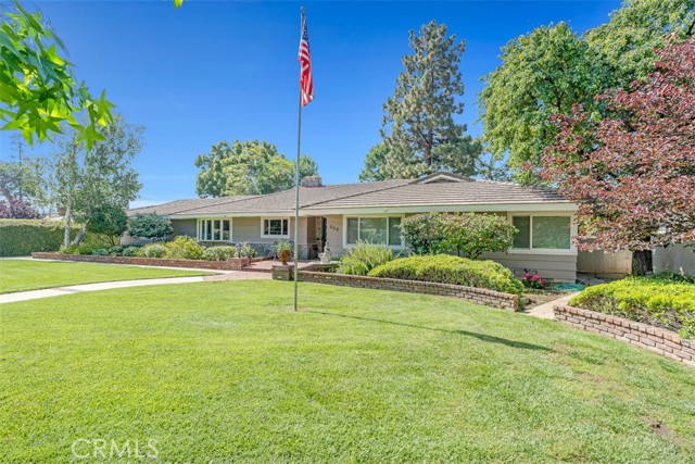 252 W 15th Street, Upland CA: https://media.crmls.org/medias/a672c54f-5969-4bbf-9cf5-dc3d37351624.jpg