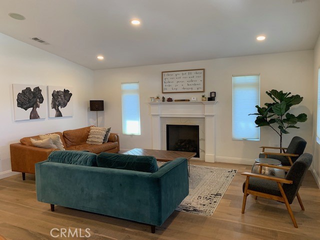 Detail Gallery Image 4 of 16 For 9652 Pollack Dr, Huntington Beach,  CA 92646 - 4 Beds | 3 Baths