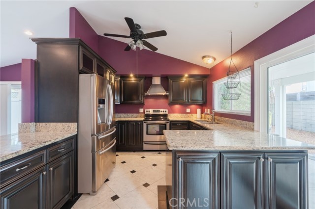 Detail Gallery Image 11 of 33 For 10092 Dana Dr, Huntington Beach,  CA 92646 - 3 Beds | 2 Baths