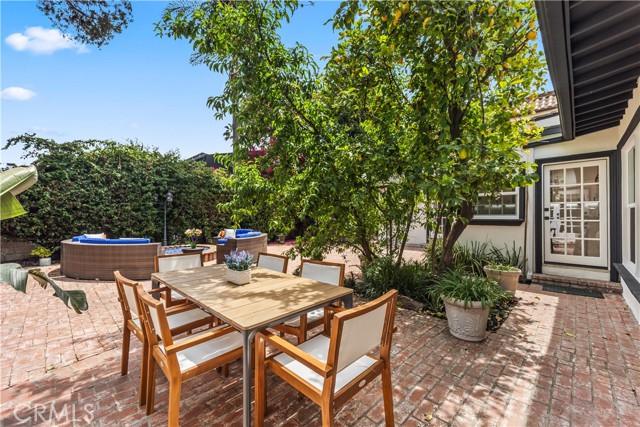 Detail Gallery Image 35 of 43 For 4428 Saugus Ave, Sherman Oaks,  CA 91403 - 4 Beds | 4 Baths