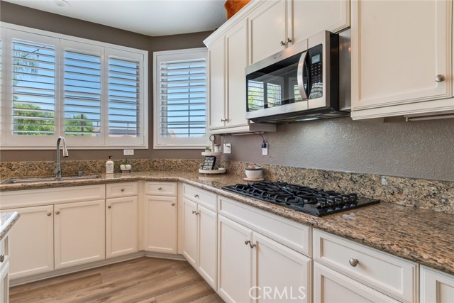 4765 Falconview Court, Fontana CA: https://media.crmls.org/medias/a6746b88-8c7e-4754-a811-e96b93b3a935.jpg