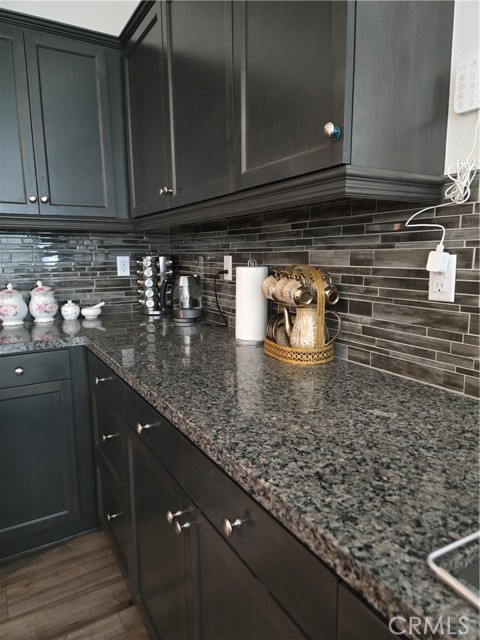 Detail Gallery Image 6 of 42 For 5243 Collard, Fontana,  CA 92336 - 4 Beds | 3 Baths