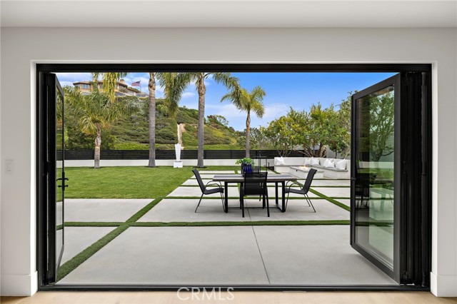 Detail Gallery Image 19 of 44 For 6 Monterey Cir, Corona Del Mar,  CA 92625 - 6 Beds | 4 Baths