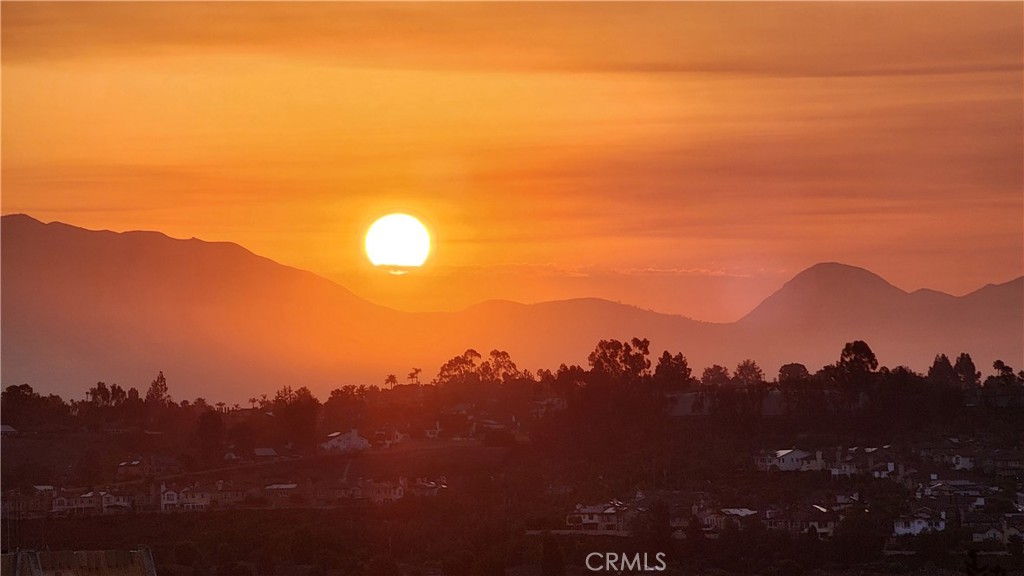 https://media.crmls.org/medias/a675e570-4b0e-472b-889b-583f77364a01.jpg?preset=X-Large