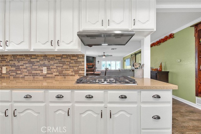 Detail Gallery Image 19 of 67 For 5026 Hersholt, Lakewood,  CA 90712 - 5 Beds | 2 Baths