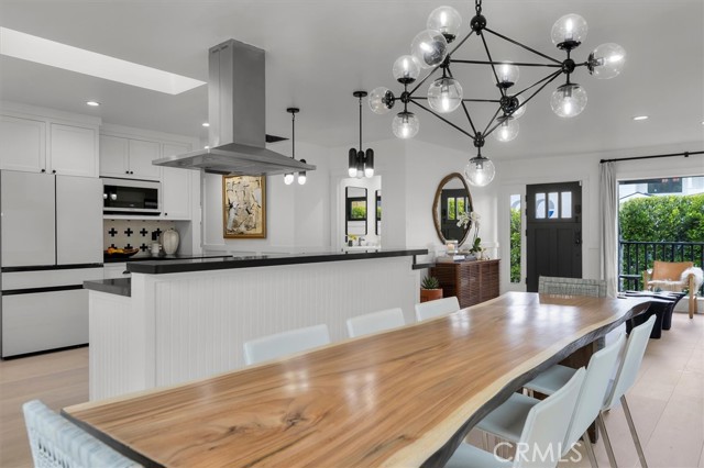 1012 10th Street, Manhattan Beach CA: https://media.crmls.org/medias/a67755f1-95a2-4021-b5a7-a3066c1dc2fb.jpg