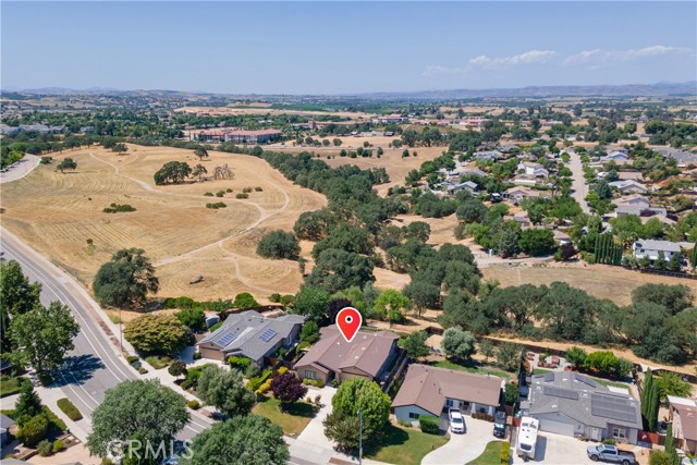 403 Montebello Oaks Drive, Paso Robles CA: https://media.crmls.org/medias/a6777bc6-5419-4a81-853c-927257aa4fc0.jpg
