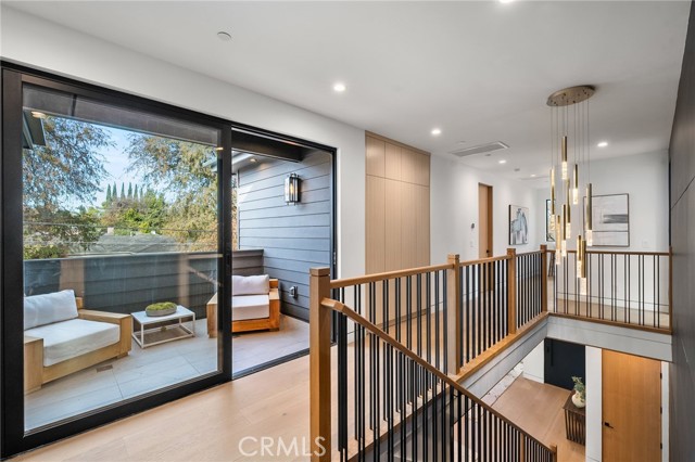 4453 Gentry Avenue, Studio City CA: https://media.crmls.org/medias/a6778031-8352-4654-bbe4-da8cf075050d.jpg
