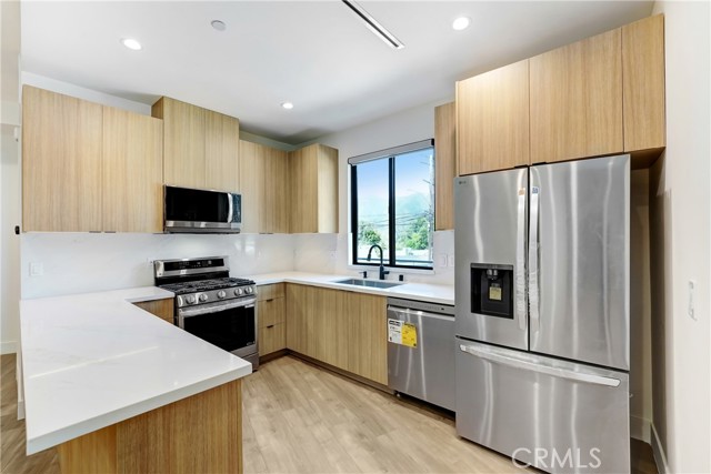 4036 Rosemont Avenue, Montrose CA: https://media.crmls.org/medias/a677cb4c-9b5e-4d13-85aa-0ec534bc517f.jpg