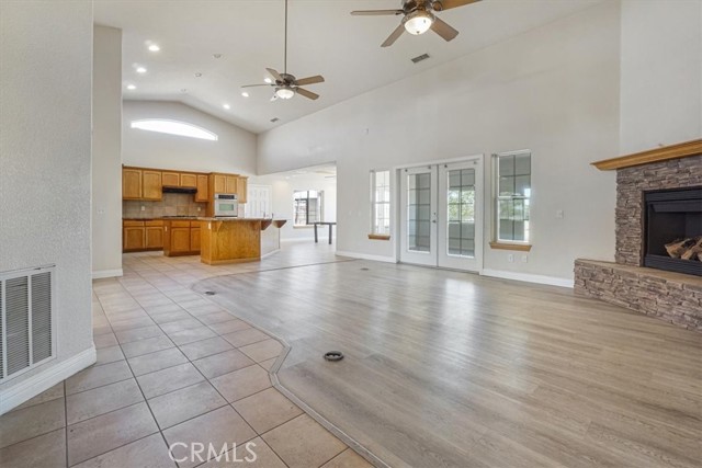 12771 Elm Street, Oak Hills CA: https://media.crmls.org/medias/a67802c6-779f-4c34-80fd-be7a41457b29.jpg