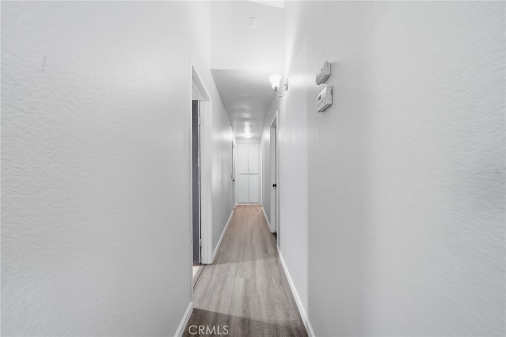 https://media.crmls.org/medias/a6788a3a-ae35-49d7-b8d0-ff55ce90bffd.jpg?preset=X-Large