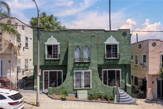2945 W 11th Street, Los Angeles CA: https://media.crmls.org/medias/a6789a65-af7b-41d0-bce8-7eaede0c3988.jpg