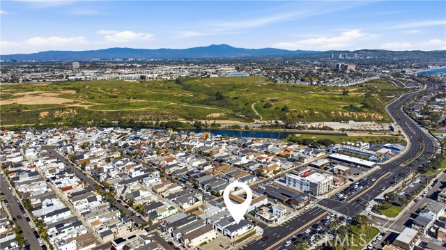 Detail Gallery Image 47 of 49 For 203 Cedar St a & B,  Newport Beach,  CA 92663 - 4 Beds | 3 Baths