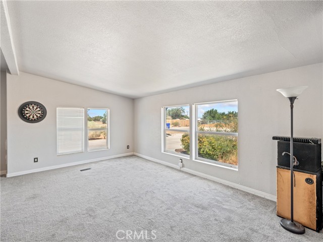 Detail Gallery Image 15 of 45 For 23099 Lucilla Rd, Apple Valley,  CA 92308 - 3 Beds | 2/1 Baths