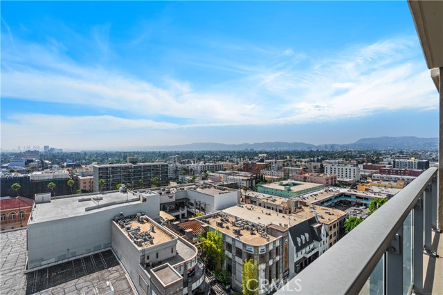 3785 Wilshire Boulevard, Los Angeles CA: https://media.crmls.org/medias/a6793001-1bf7-423e-b7cc-1d8a541b6cbf.jpg