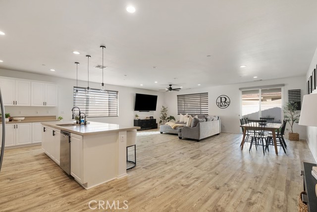 Detail Gallery Image 2 of 34 For 11661 Forsythia, Jurupa Valley,  CA 91752 - 4 Beds | 2/1 Baths