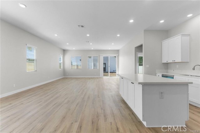 Detail Gallery Image 4 of 13 For 1341 E 8th St, Beaumont,  CA 92223 - 4 Beds | 2 Baths