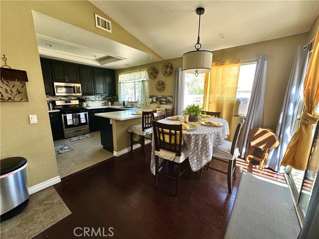 Detail Gallery Image 6 of 22 For 44138 Sunmist Ct, Lancaster,  CA 93535 - 3 Beds | 2 Baths