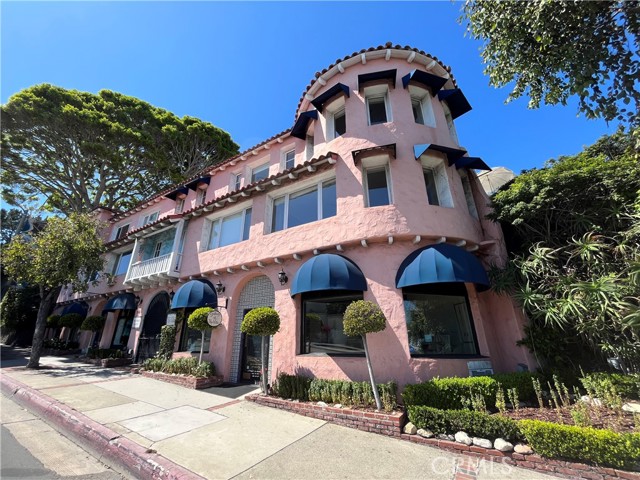 212 N Coast Highway, Laguna Beach CA: https://media.crmls.org/medias/a679c49d-778e-4b43-908f-7f66cb86d9e8.jpg