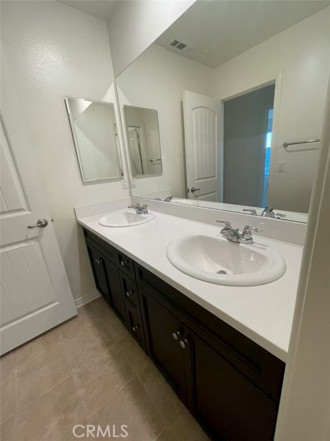 Detail Gallery Image 11 of 14 For 3243 E Mt Rainier Dr, Ontario,  CA 91762 - 4 Beds | 3 Baths