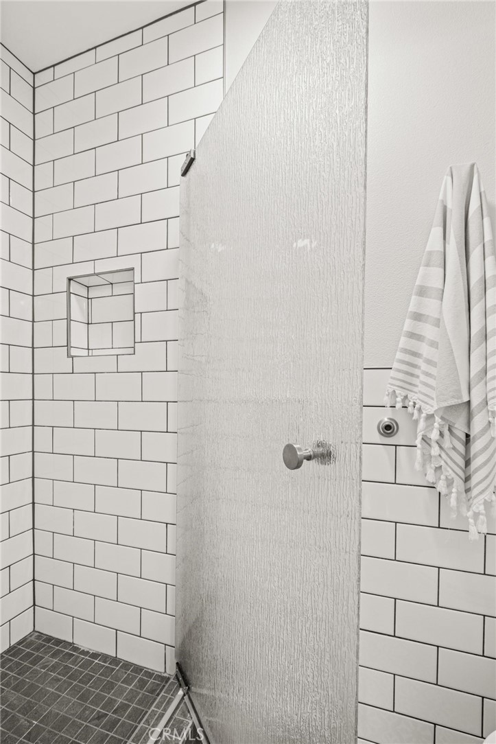 https://media.crmls.org/medias/a67b99f8-b87c-4b99-8299-a157328577bf.jpg?preset=X-Large