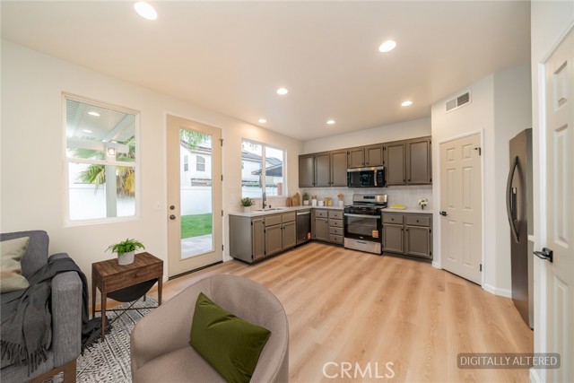 Detail Gallery Image 6 of 33 For 348 Camino De La Estrella, Perris,  CA 92571 - 5 Beds | 2/1 Baths