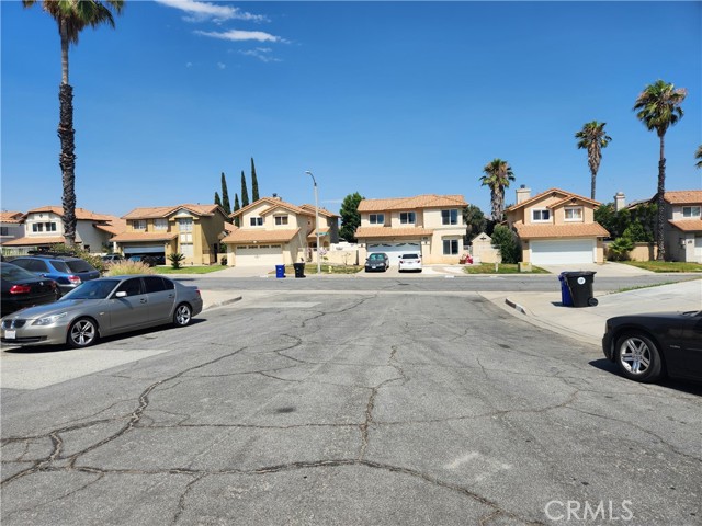 Detail Gallery Image 3 of 21 For 17139 Benicia Ct, Fontana,  CA 92336 - 3 Beds | 2/1 Baths
