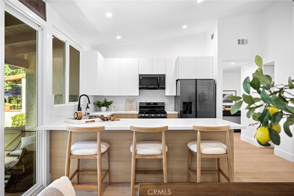 MLS #OC25221146 image #5