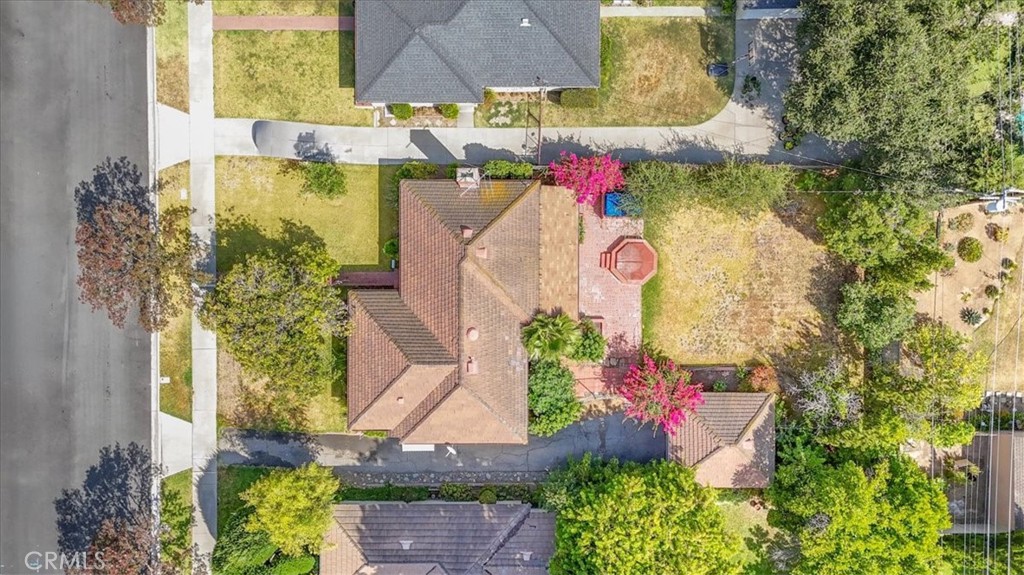https://media.crmls.org/medias/a67e32af-ca87-4bb1-af91-9a4f58516601.jpg?preset=X-Large