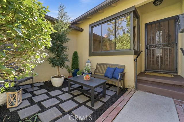 Detail Gallery Image 3 of 32 For 15944 Gledhill St, North Hills,  CA 91343 - 5 Beds | 2/1 Baths