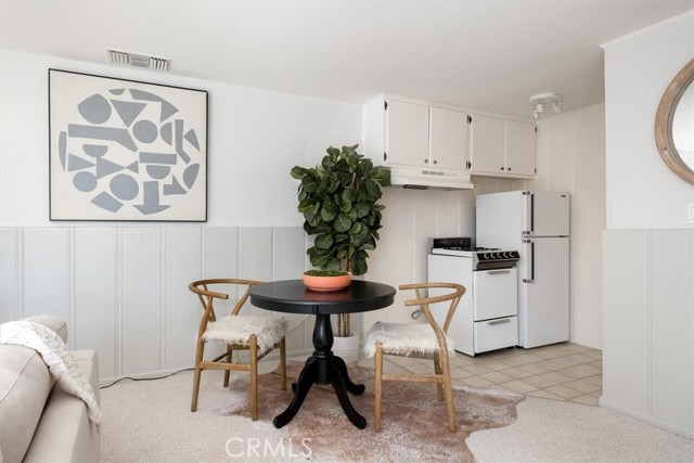 Detail Gallery Image 22 of 38 For 6476 San Marco Cir, Los Angeles,  CA 90068 - 2 Beds | 3/1 Baths