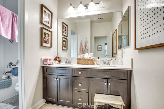 15730 Moonflower Avenue, Chino CA: https://media.crmls.org/medias/a67f92a6-762d-4909-82ea-4d7b183cb4d6.jpg
