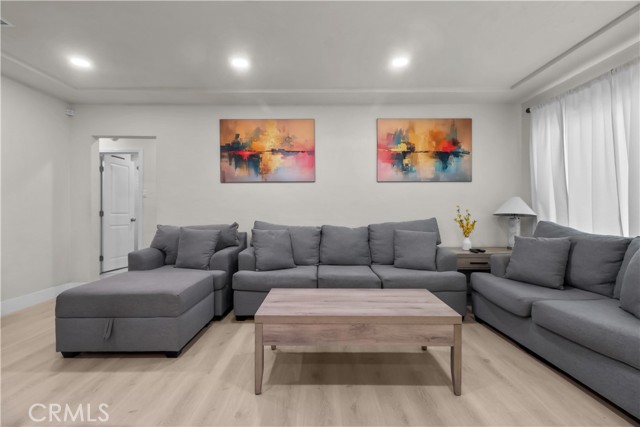 Detail Gallery Image 9 of 25 For 200 E Barclay St, Long Beach,  CA 90805 - 3 Beds | 1 Baths