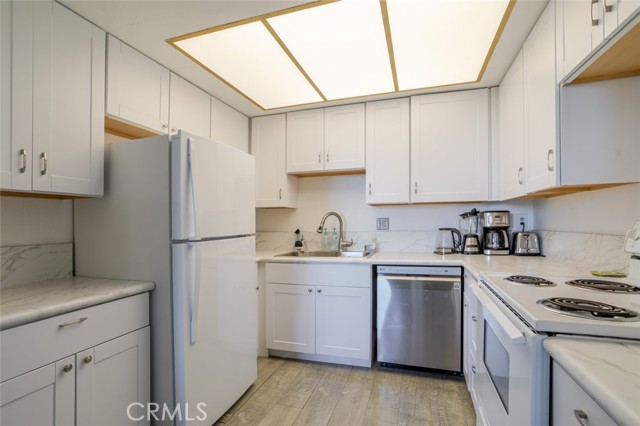 Detail Gallery Image 13 of 29 For 321 S San Vicente Bld #505,  Los Angeles,  CA 90048 - 1 Beds | 2 Baths