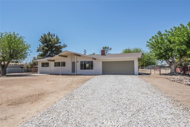 Detail Gallery Image 1 of 18 For 14576 Temecula Rd, Apple Valley,  CA 92307 - 3 Beds | 2 Baths