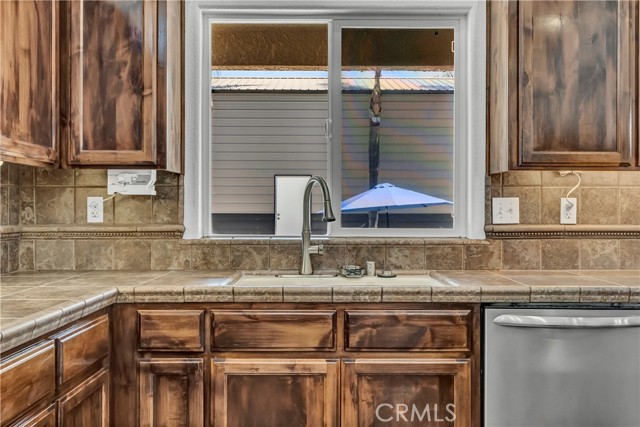 Detail Gallery Image 24 of 54 For 300 S Lombardi St, Porterville,  CA 93257 - 4 Beds | 2 Baths