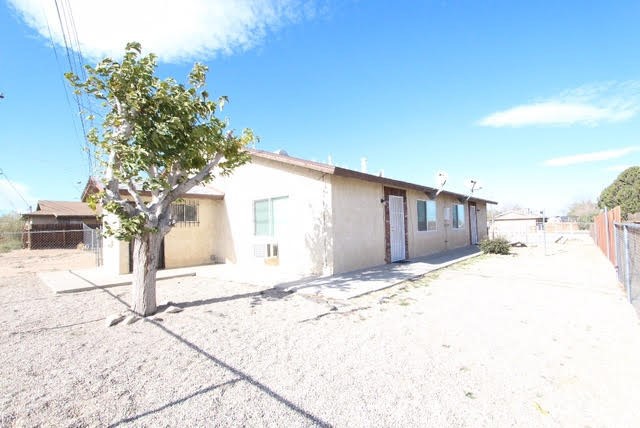 16315 Juniper Street, Hesperia CA: https://media.crmls.org/medias/a681295f-d5f0-4a6c-bdbc-60ec7ccb2c6a.jpg