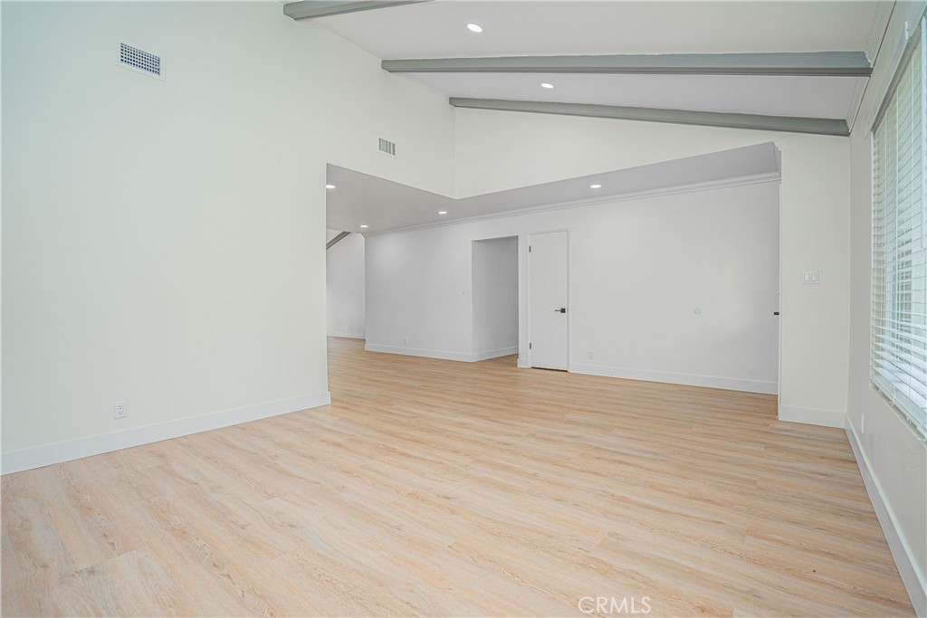 https://media.crmls.org/medias/a6813074-276f-419b-8995-3230612779a3.jpg?preset=X-Large