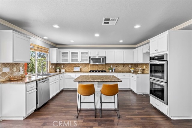 Detail Gallery Image 8 of 37 For 74 Linhaven, Irvine,  CA 92602 - 5 Beds | 3/1 Baths