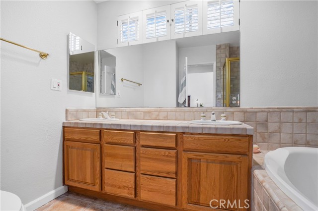 6233 Capistrano Avenue, Woodland Hills CA: https://media.crmls.org/medias/a681d758-e162-4cba-9e4e-a52667058ad0.jpg
