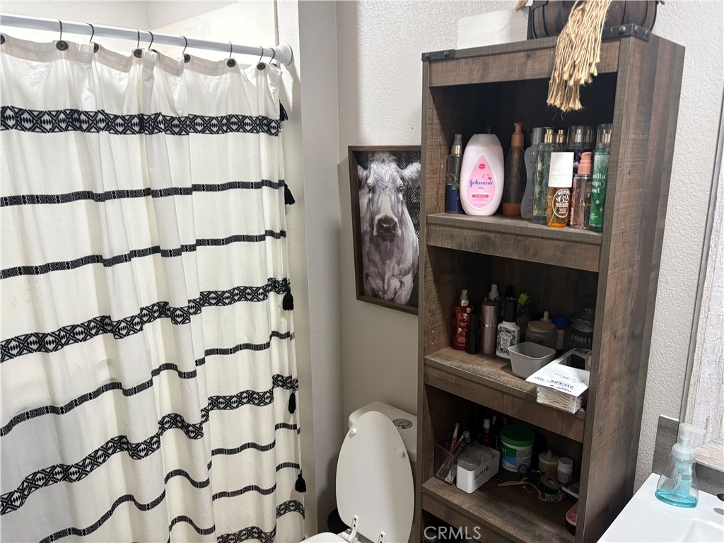 https://media.crmls.org/medias/a6835a68-6106-48e4-9531-c377a5f8df35.jpg?preset=X-Large