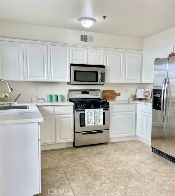 Detail Gallery Image 6 of 46 For 4315 W 145th St #10,  Lawndale,  CA 90260 - 3 Beds | 2/1 Baths