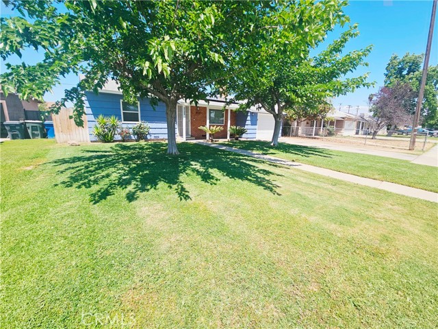 Detail Gallery Image 2 of 29 For 2124 Shamrock Way, Bakersfield,  CA 93304 - 2 Beds | 1 Baths