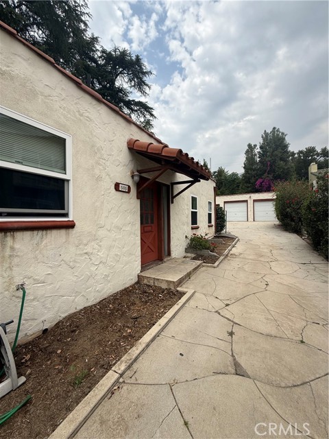 505 W Sierra Madre Boulevard, Sierra Madre CA: https://media.crmls.org/medias/a685b836-79a9-4773-bcdc-34ce32590d38.jpg